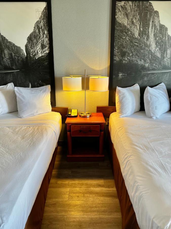 Super 8 By Wyndham Sealy Otel Dış mekan fotoğraf